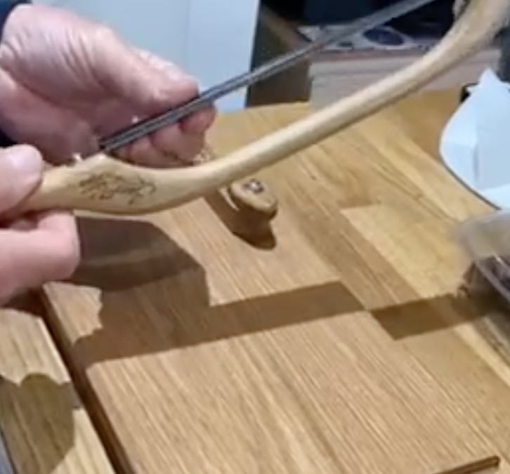 Rich’s Dad demonstrates JonoKnife, slicing ciabatta like butter !